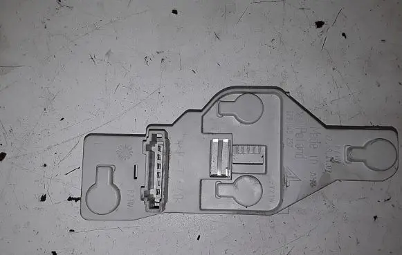 Skoda Octavia Mk2 (1Z) Tail light bulb cover holder 1Z9945257