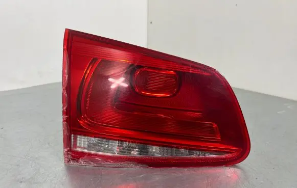 Volkswagen Touareg II Tailgate rear/tail lights 7P6945093A