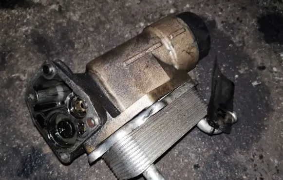 SsangYong Rodius Oil filter mounting bracket