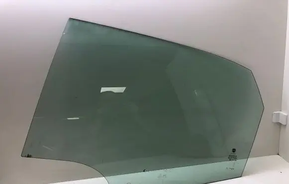 Fiat 500L Rear door window glass