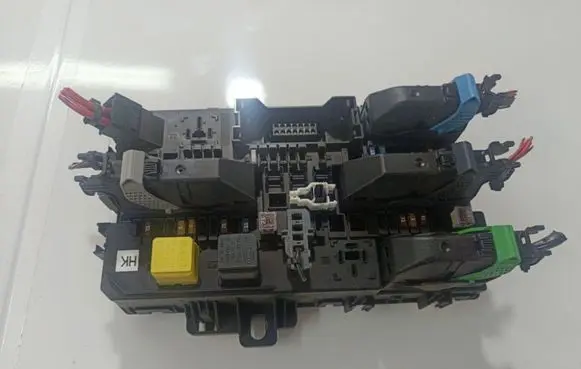 Opel Astra H Fuse box set 13206762