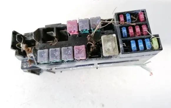 Nissan X-Trail T30 Fuse box set 71545078 7154-5078