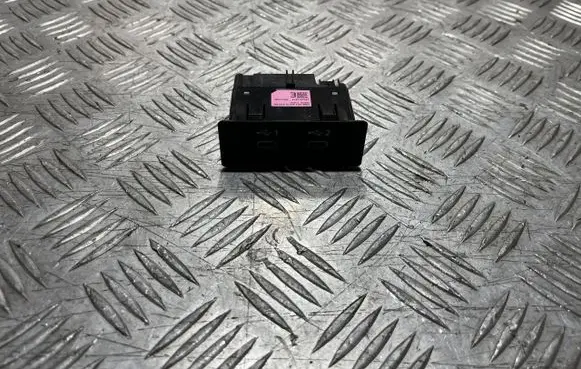 Nissan Qashqai J12 USB socket connector 284H37JA0A