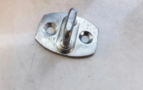 Toyota RAV 4 (XA30) Front door lock loop/hook striker 