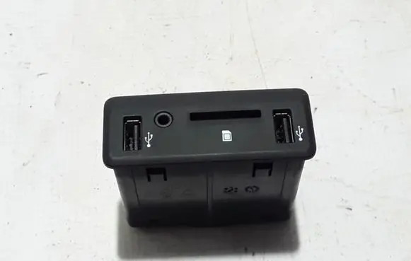 Renault Talisman AUX in-socket connector 280237081R