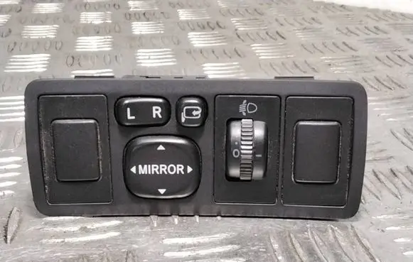 Toyota Avensis T250 Wing mirror switch 183575