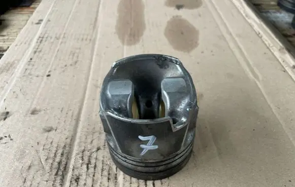 Mercedes-Benz Sprinter W906 Piston 83L118