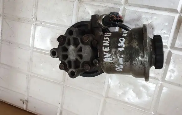 Toyota Avensis T250 Power steering pump 12180