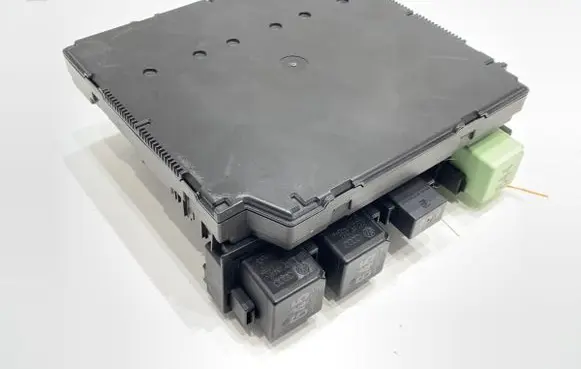 Volkswagen PASSAT B7 Central body control module 3AA937087G