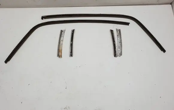 Chevrolet Camaro Front door coupe window/glass frame 
