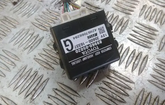 Toyota Avensis T250 Light module LCM 8996005020