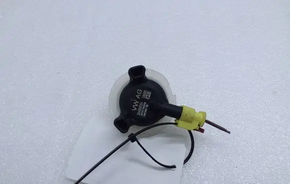 Volkswagen PASSAT B6 Airbag deployment crash/impact sensor 3AA959354