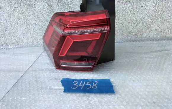 Volkswagen Tiguan Rear/tail lights 5NA945207K