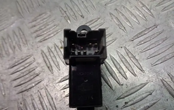 Nissan Primera Quarter vent window switch 25411AV600