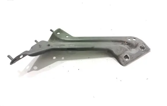 Audi Q5 SQ5 Fender mounting bracket 8R0821135