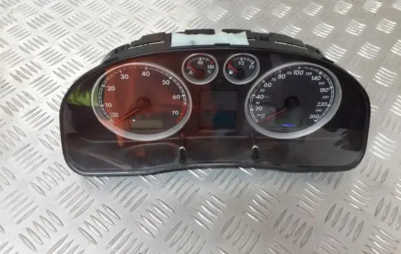 Volkswagen PASSAT B5.5 Speedometer (instrument cluster) VWZ7Z0C6996424