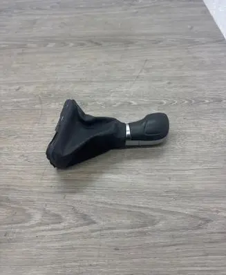 Volkswagen Amarok Gear lever shifter trim leather/knob 