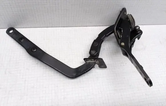 Volvo V70 Tailgate/trunk/boot hinge 8643157