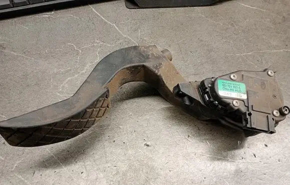 Audi A4 S4 B6 8E 8H Accelerator throttle pedal 8ei721523a