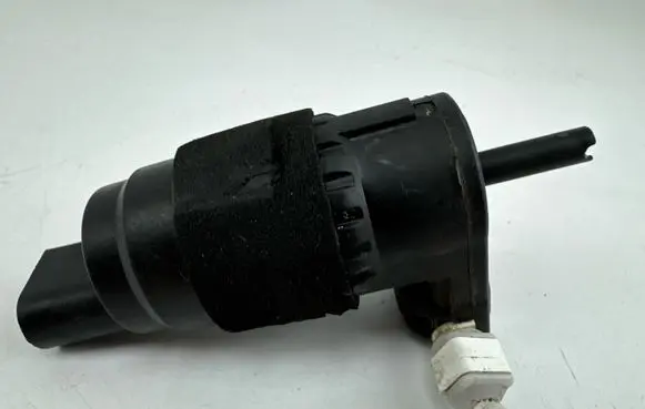 Audi RS6 C7 Windscreen/windshield washer pump 8K9955647