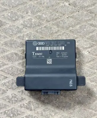 Audi A3 S3 8P Gateway control module 1K0907530D 1K0907951