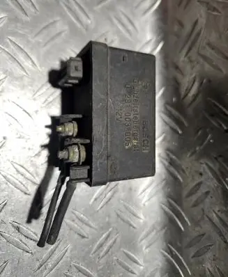 Peugeot 406 Glow plug pre-heat relay 0281003005