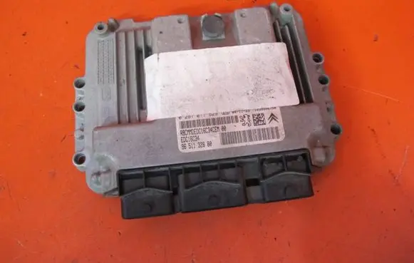 Citroen C4 I Engine control unit/module 9651132880 0281011629
