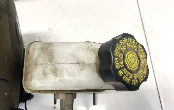 KIA Ceed Brake fluid reservoir 