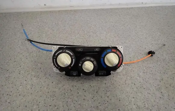 Nissan Micra Other switches/knobs/shifts F667193