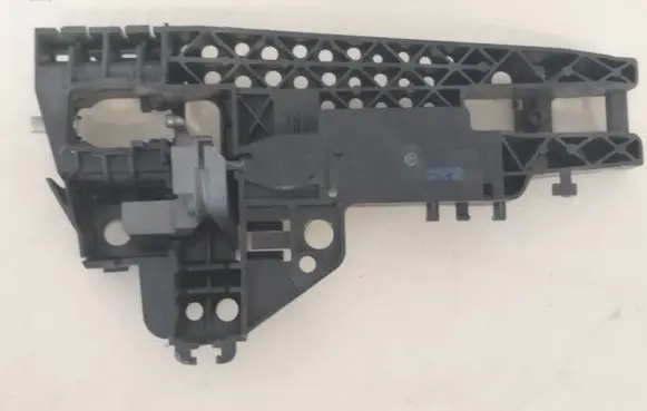 Rear door exterior handle/bracket