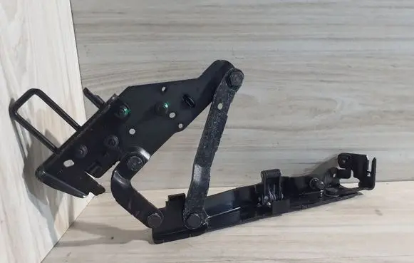 Opel Tigra B Tailgate/trunk/boot hinge 93162673