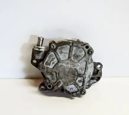 Volkswagen PASSAT B7 Vacuum pump 03L145100F