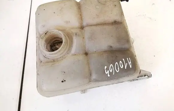 Ford Focus Coolant expansion tank/reservoir 8v618k218a