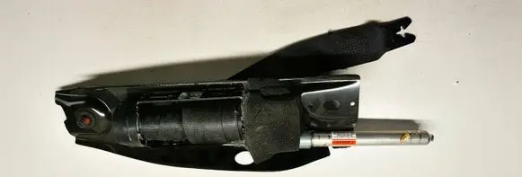 Volvo V70 Front seatbelt 6069365L