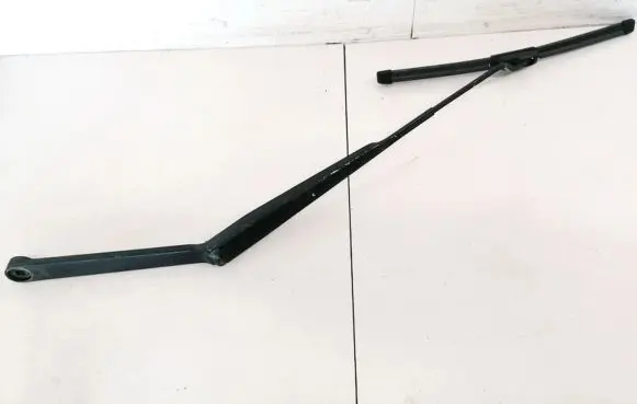 Nissan X-Trail T30 Front wiper blade arm B46LA