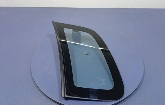 Suzuki Ignis Rear side window 