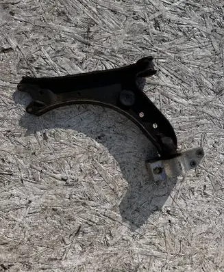 Volkswagen Golf V Front lower control arm/wishbone 1K0407190E