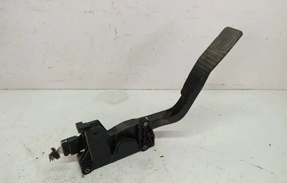 Chevrolet Captiva Accelerator throttle pedal 20905699