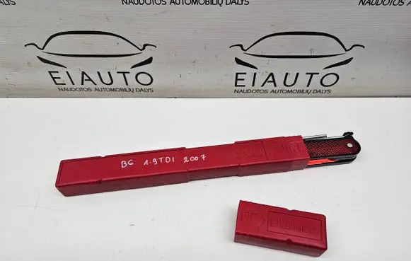 Volkswagen PASSAT B6 Emergency warning sign 7L0860251 27R030017