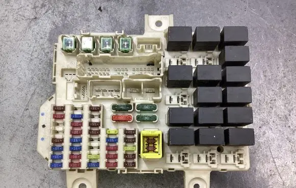 Mitsubishi Colt CZ3 Fuse box set 8637A020 5WK45103B