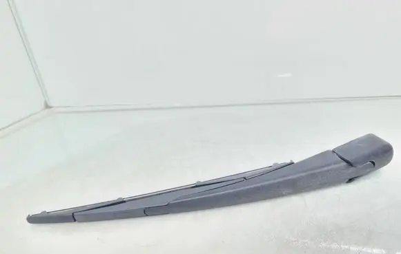 Rear wiper blade arm