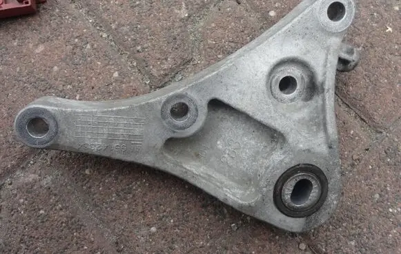 Opel Mokka Engine mounting bracket 95142834