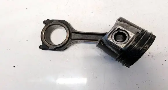 Ford Focus Piston with connecting rod