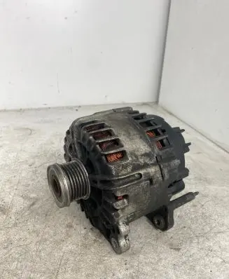Volkswagen PASSAT B7 Generator/alternator 03C903023T 310058560 2608427A
