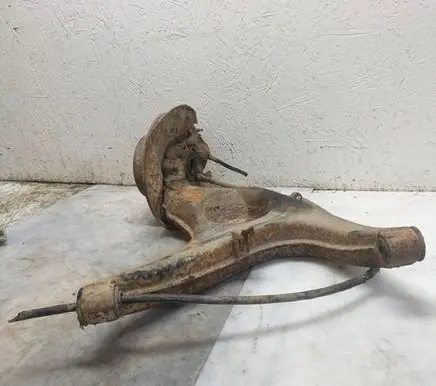Mercedes-Benz W123 Rear wheel hub spindle/knuckle