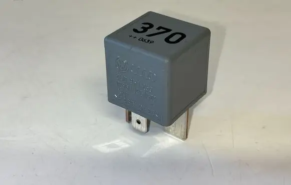 Audi A6 S6 C6 4F Other relay 8D0951253