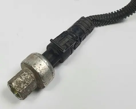Opel Astra H Air conditioning (A/C) pressure sensor 13502759