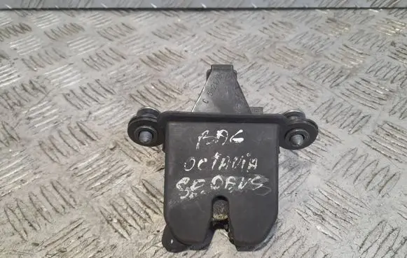 Skoda Octavia Mk2 (1Z) Tailgate/trunk/boot lock/catch/latch 1Z5827501C
