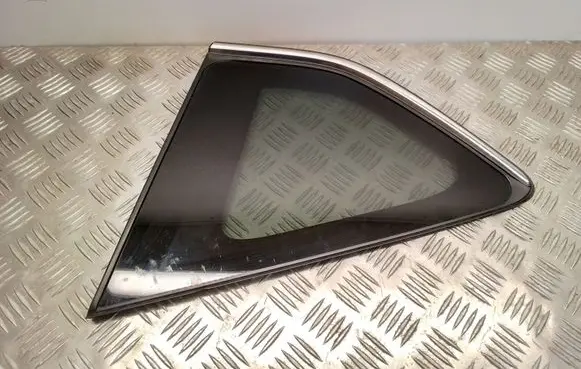 Toyota RAV 4 (XA40) Rear side window