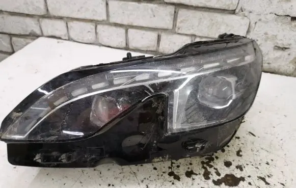 Peugeot 3008 II Headlight/headlamp 9826572780